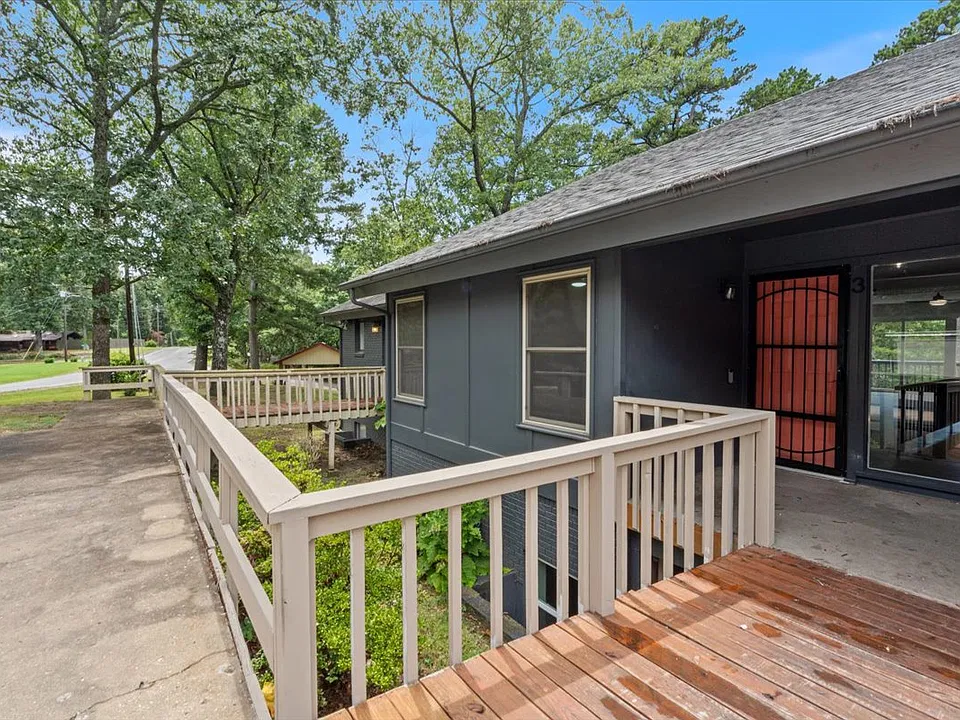 3 Britten Cir