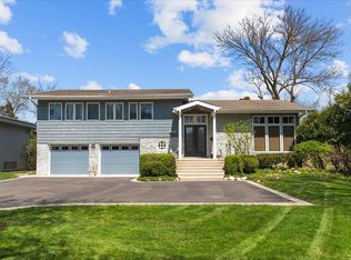 1060 Edgebrook Ln, Glencoe, IL 60022