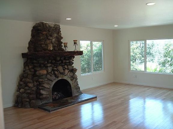 Large Living Room W/Fireplace