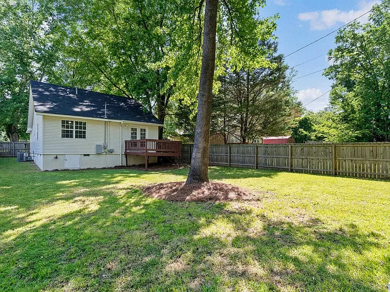 1004 W Walnut St — Photo 29