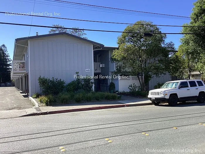 445 S E St #1