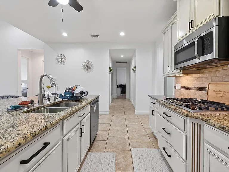 6515 Sterling Shores Ln — Photo 16