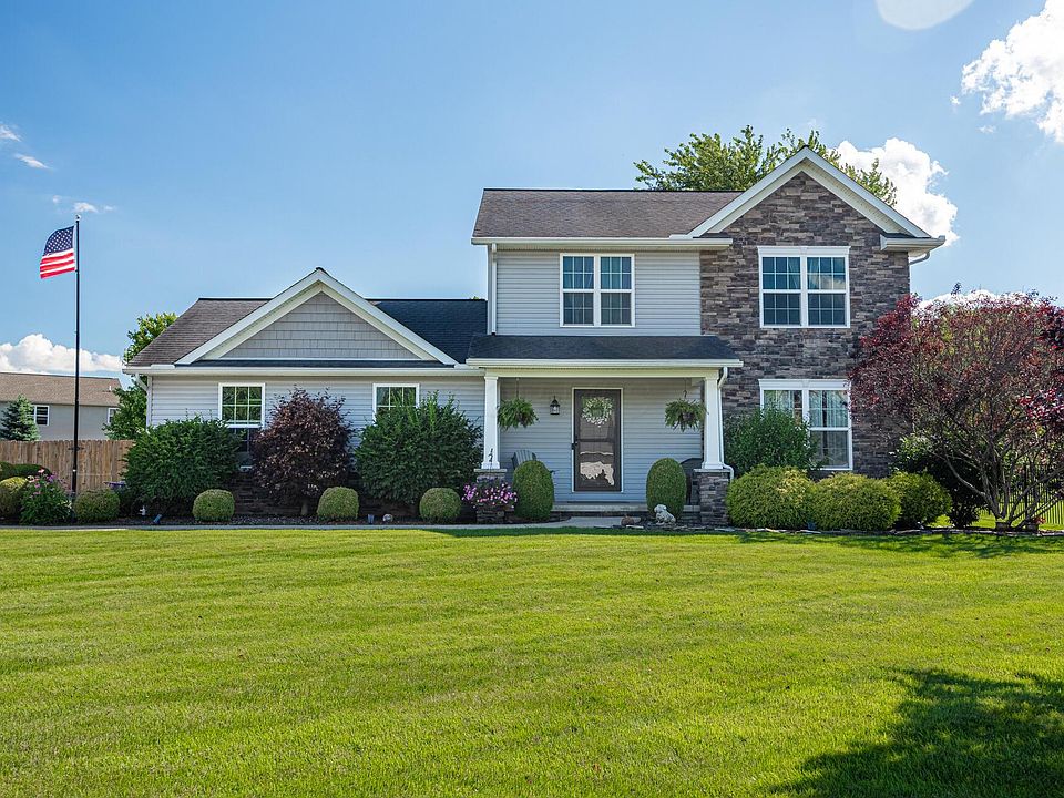 1st image of 25 Fieldcrest Dr