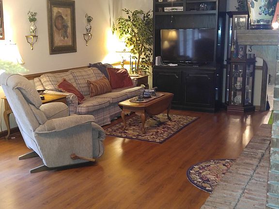 3rd image of 2403 Sparre Dr