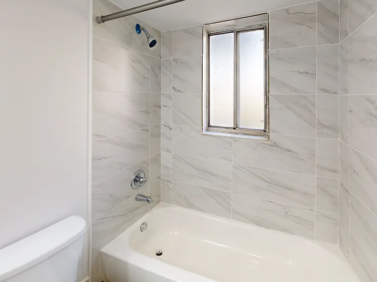 Somerset Grove Apartments — Photo 30