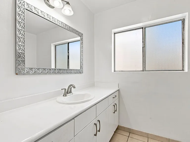 956 Elden Ave — Photo 18