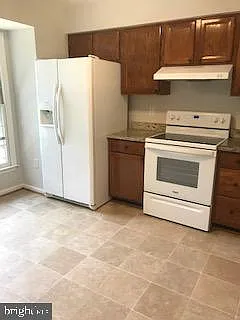4 bed, 3.5 bath, 1976 sqft, $2,500 — Photo 2
