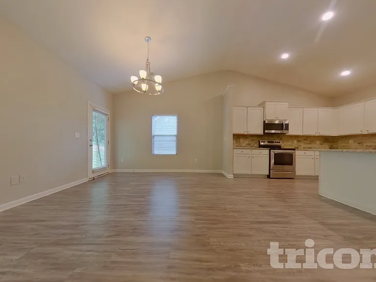 216 Stone Creek Ct — Photo 2