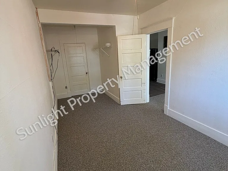 903 E 4th St — Photo 7