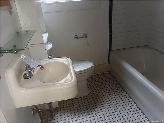 5th image of 1735 Saint Charles Ave