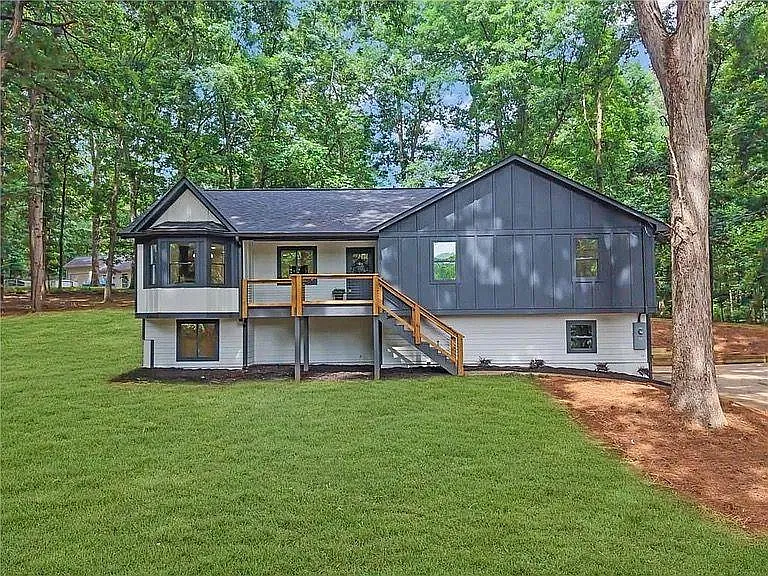 5 bed, 3.0 bath, 3226 sqft, $3,500 — Photo 3