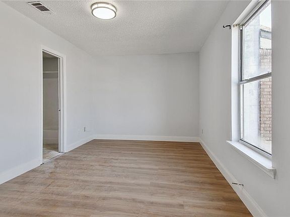 3rd image of 3411 Vespasian St