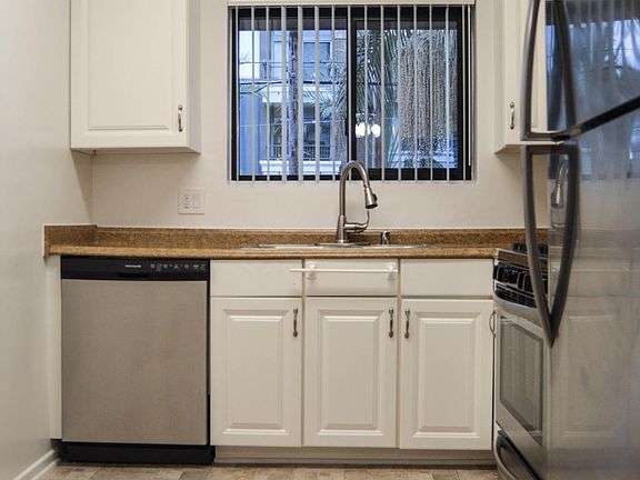 5th image of 1563 Brockton Ave APT 6