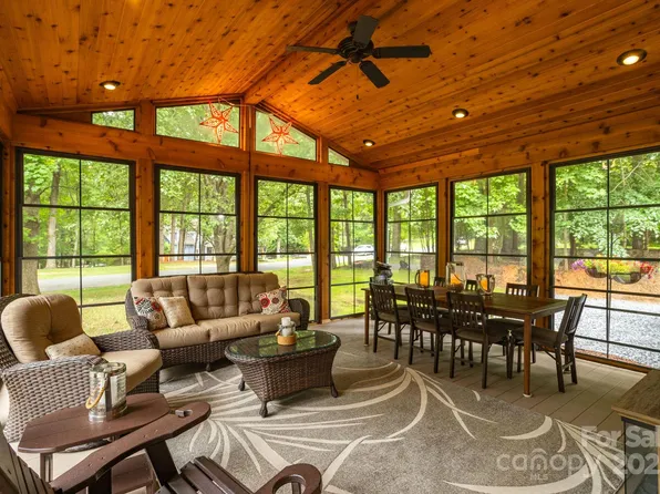 2156 Wedgewood Dr, Matthews, NC 28104