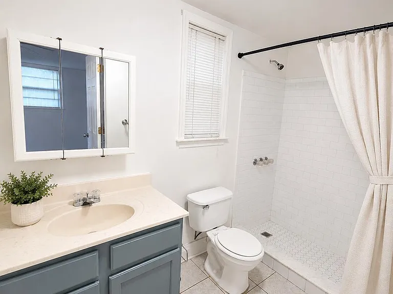 4803 Lexington Ave #B — Photo 11
