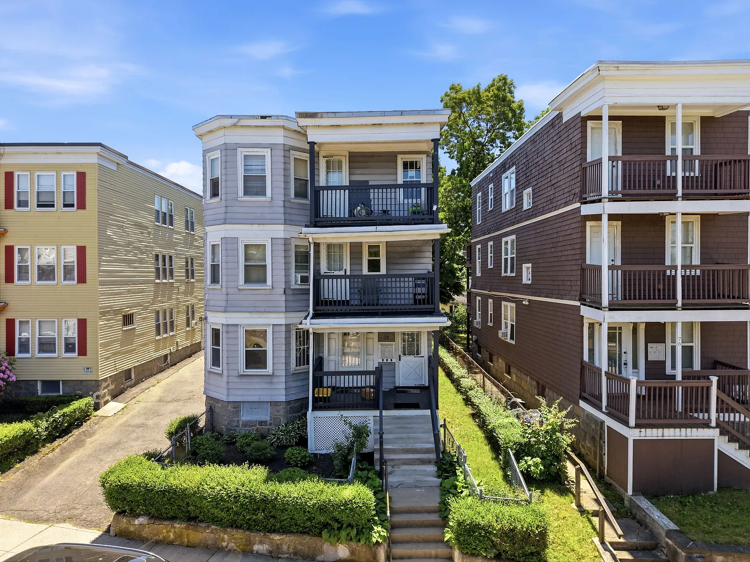 3 bed, 1011 sqft, $3,400 — Photo 1