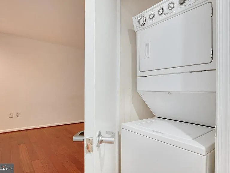 355 I St SW #511 — Photo 4