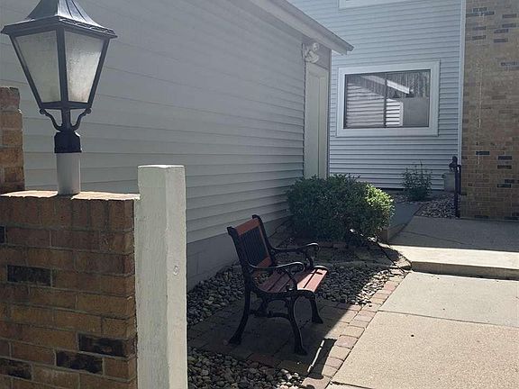 3rd image of 7704 S 87th St