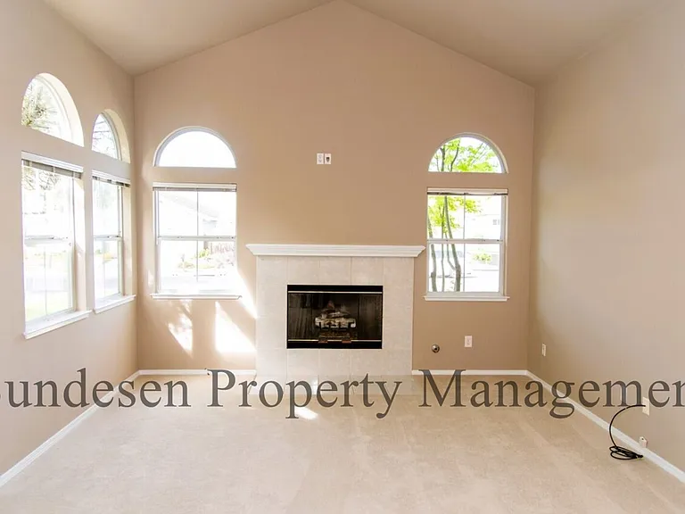 806 Wine Ct — Photo 3