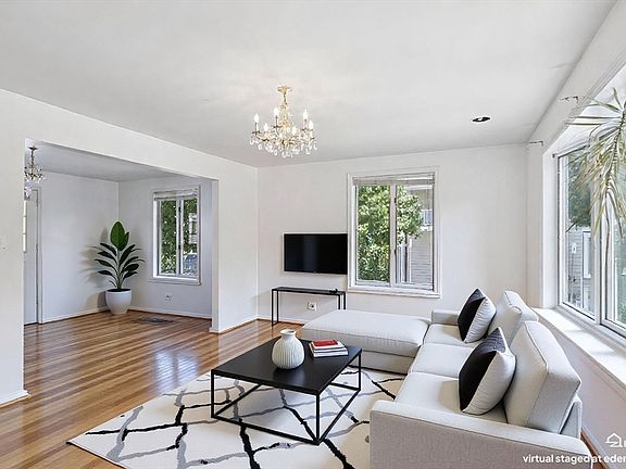 3rd image of 309 Beacon St