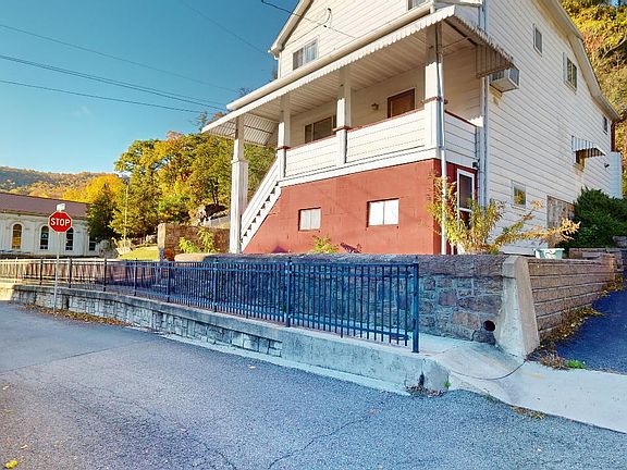 2nd image of 135 Upper Church St