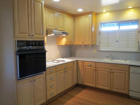 4th image of 1243 Miller Ave