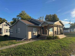 518 NW Cross St, Mount Sterling, IL 62353