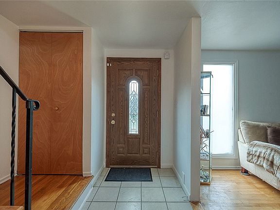 4th image of 946 Cedarwood Dr