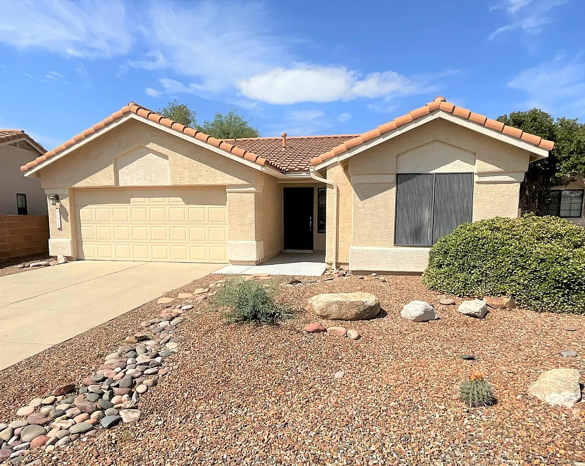 Front view - 7816 E Starbright Ct
