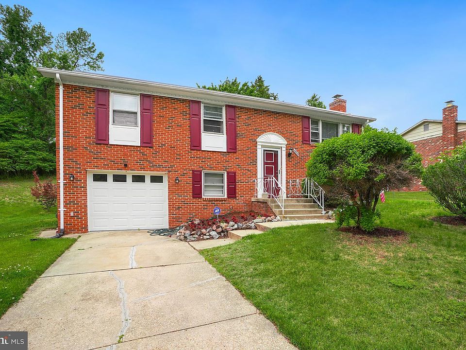 1st image of 4815 Woodford Ln