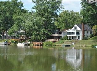 229 Oak Dr NW, North Canton, OH 44720