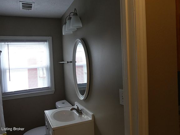 4th image of 2654 Rowan St