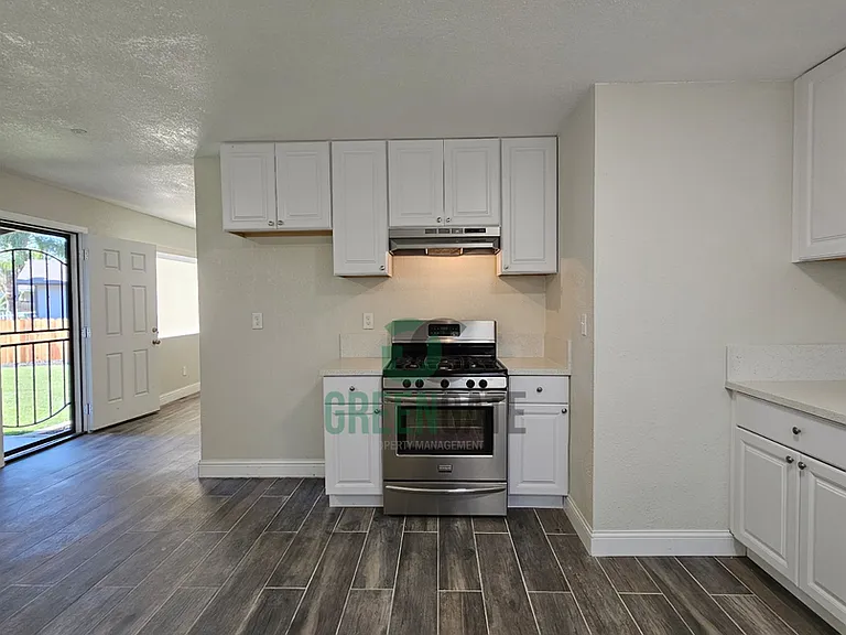 901 Valente Way — Photo 10