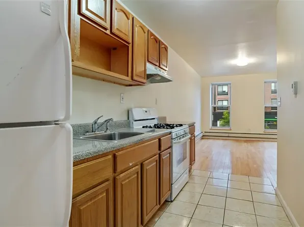 489 Myrtle Avenue image 1 of 8