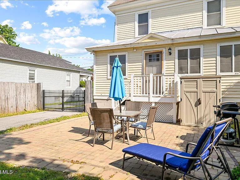 162 Lake Ave — Photo 29