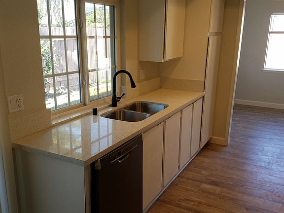 5th image of 1451 Cambridge Ave