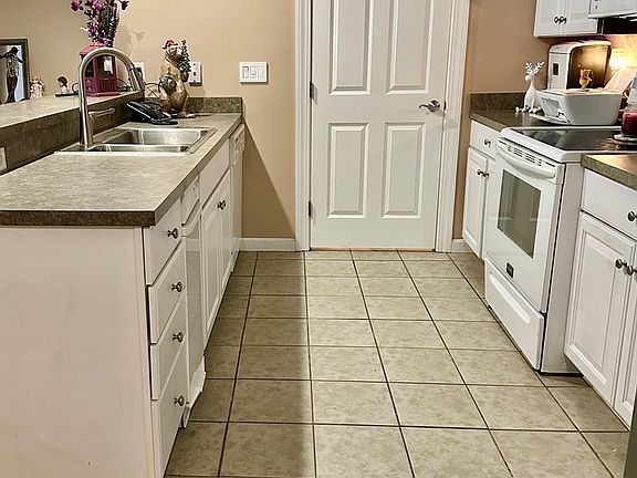 4th image of 6 Woodman Way Unit 115