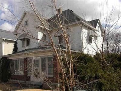 2nd image of 425 Richmond Ave