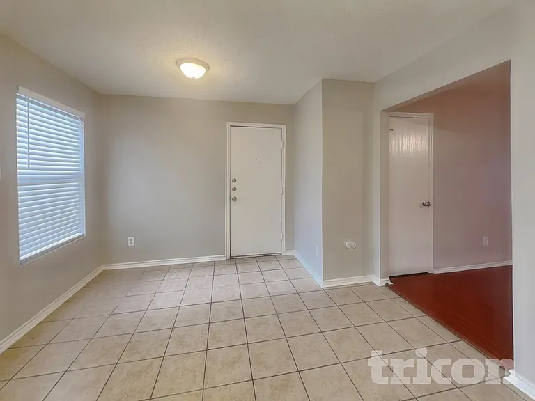 7422 Amber Dr — Photo 5