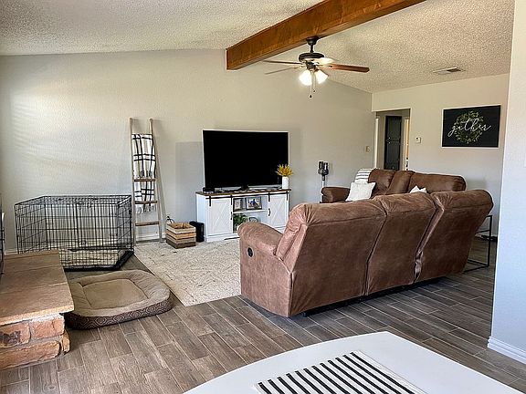 3rd image of 504 Brownwood Dr