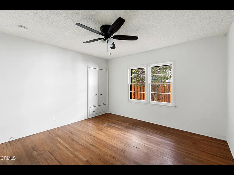 1563 Valencia Ave — Photo 7