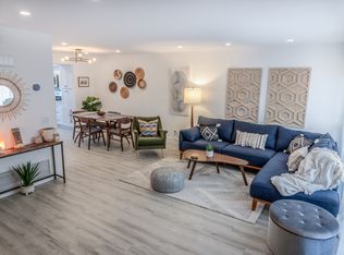 2415 Los Patos Dr, Palm Springs, CA 92264