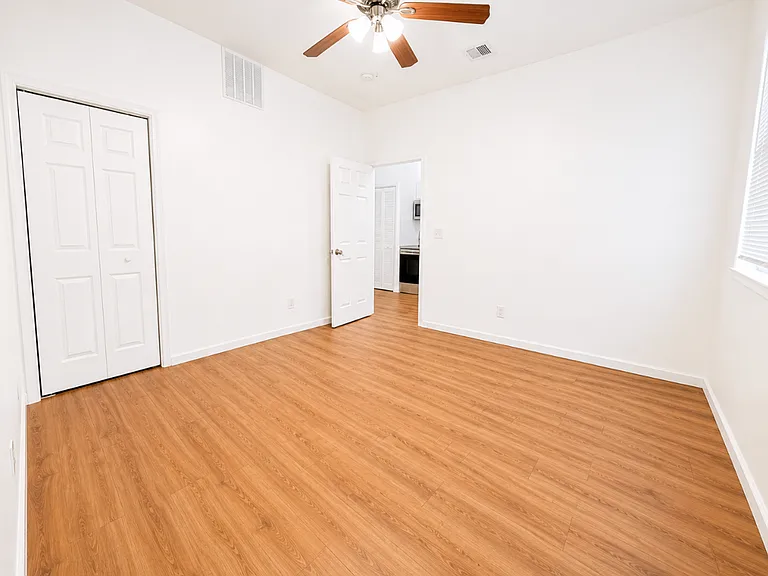 318 N Paca St — Photo 39