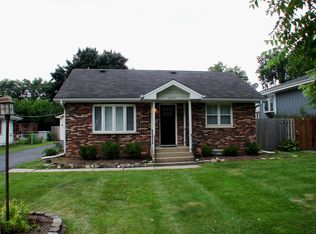 1107 Maple St, Lake In The Hills, IL 60156