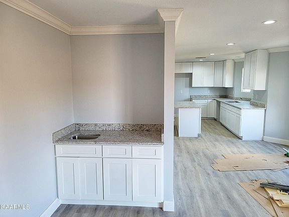 5th image of 8 Landmark Blvd #Penthouse 1