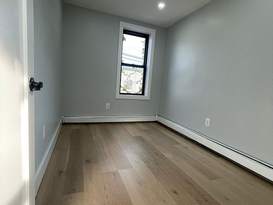 2nd image of 325 Avenue E APT 3