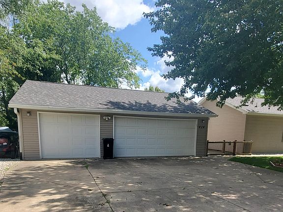 4th image of 414 Charter Oak Pl
