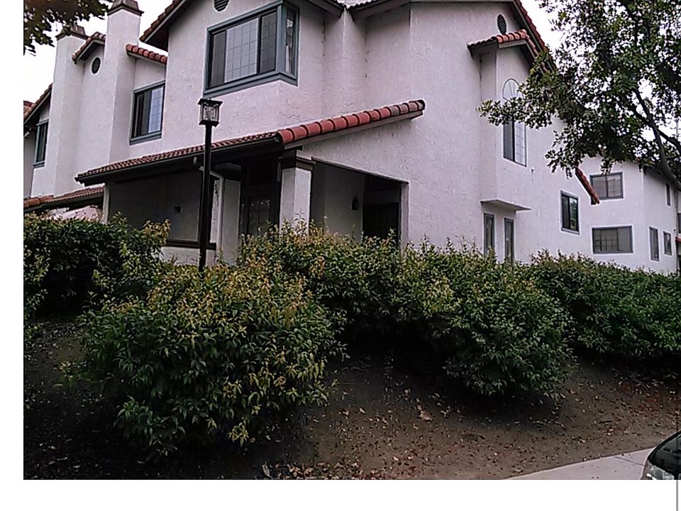 End unit townhouse