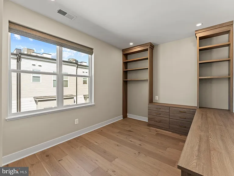 2015 Tysons Ridgeline Rd — Photo 28