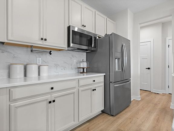 4th image of 1153 Clover St
